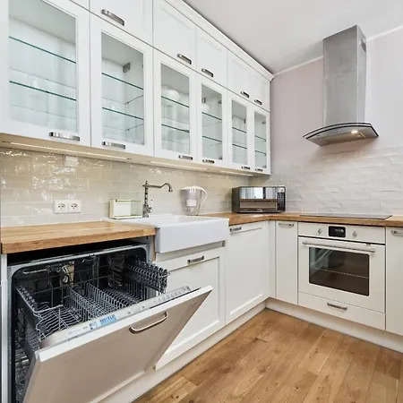 Apartment Heart Of Uniwersytecka By Renters Wroclaw